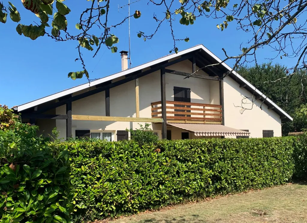 Rénovation sur mesure d'une façade de maison par le changement d'une panne porteuse à Biscarrosse