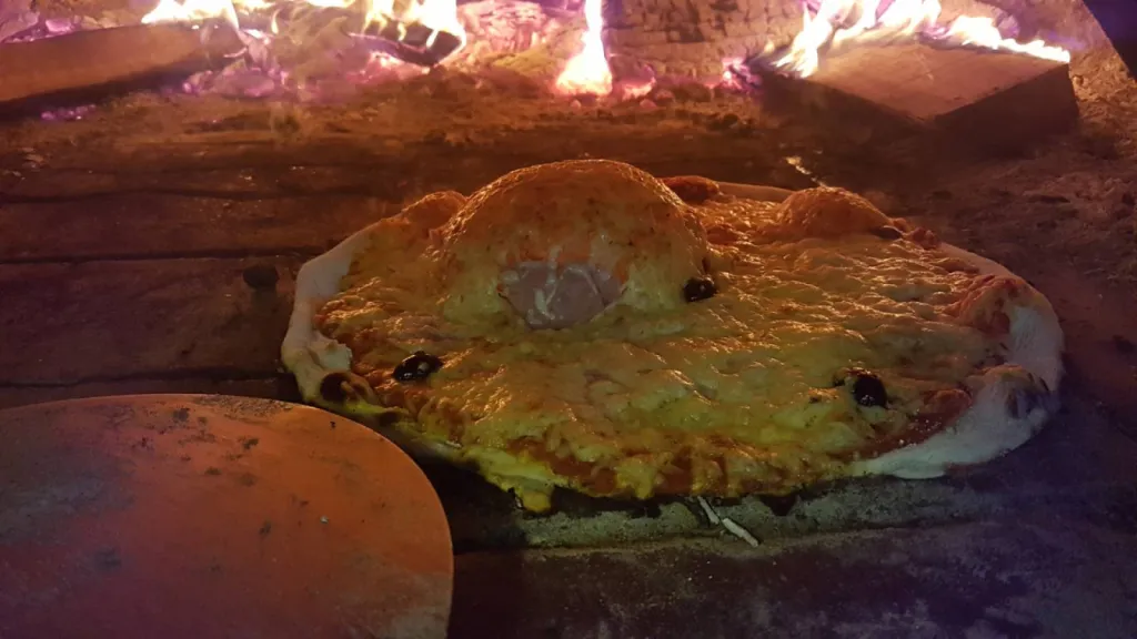 pizza presto feu de bois avec  votre salade