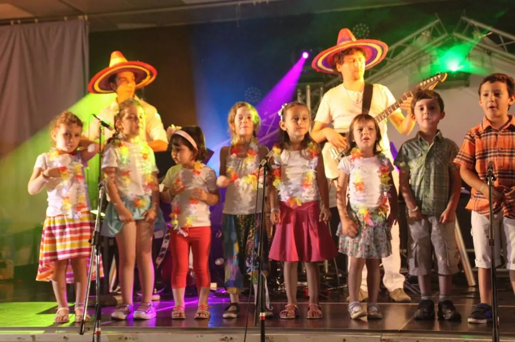 FAITES VIVRE A VOTRE ENFANT UNE BELLE EXPERIENCE : L'EVEIL MUSICAL A PLAN DE CUQUES