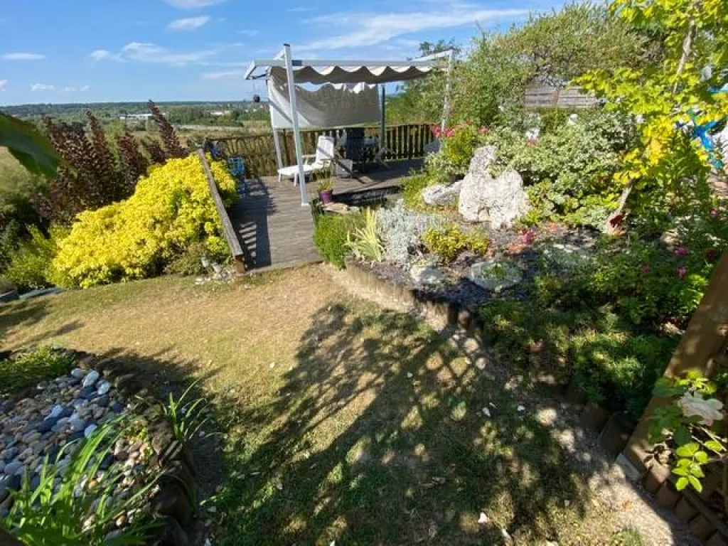 A acheter, superbe maison familiale de 130m² env., 6 chambres avec sous sol et grand jardin sur la commune de TOURVILLE LA RIVIÈRE 76410