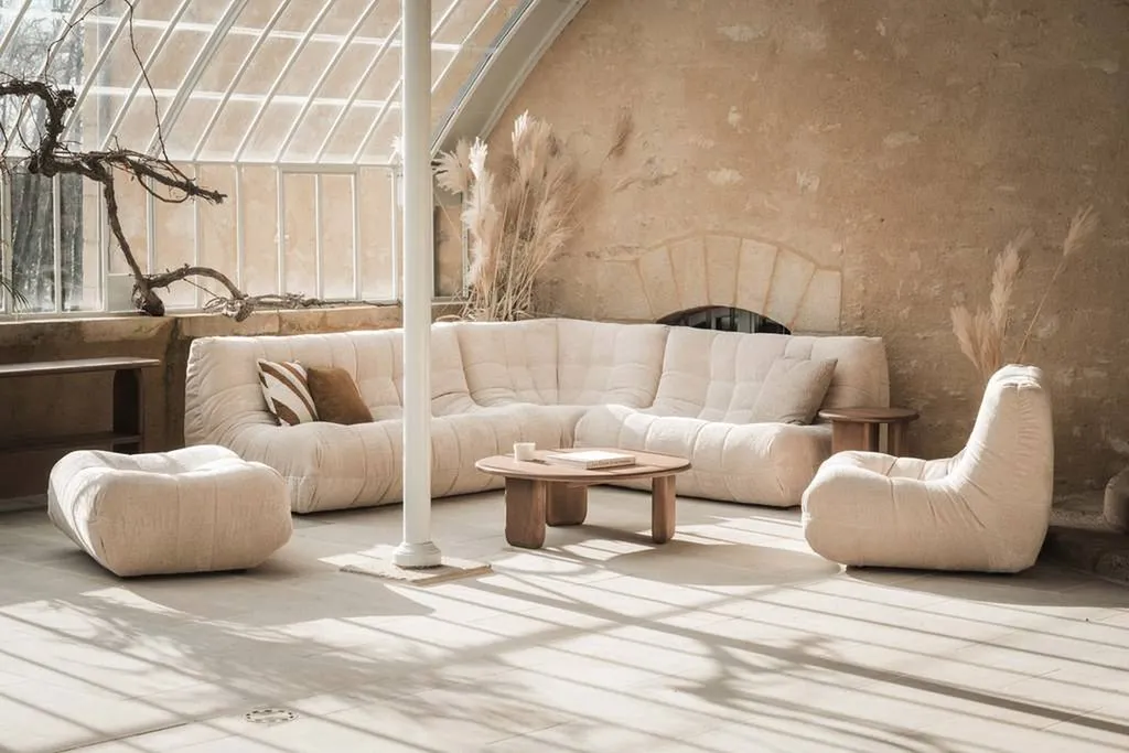 Canapé d'angle 6 places en tissu blanc à Hyères chez Alliance Tiffany