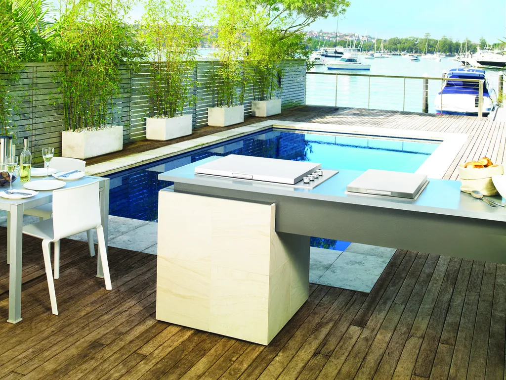 Cuisine à coté du piscine Vaucluse