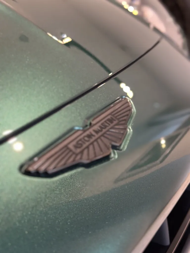 Film de protection PPF Aston Martin Vantage spécialiste de la protection carrosserie sur l’Ouest Lyonnais proche Tassin la demi lune 