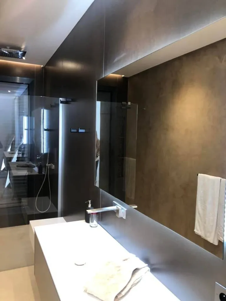 Réalisation mur en Béton ciré TERRE DU MONDE