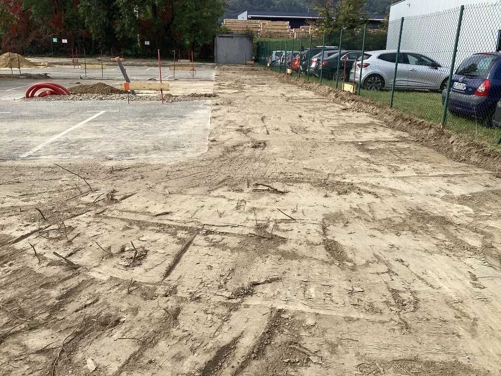 Création d’un radier et fondations spéciales pour bâtiments modulaires sur sol instable – Saint-Vallier (26)