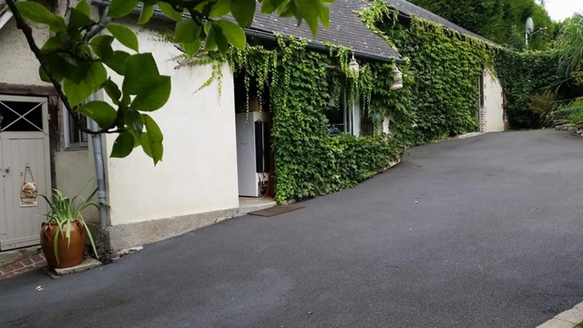 L'Agence Terres et Demeures de Normandie 27260 Cormeilles propose maison de maitre avec dépendances