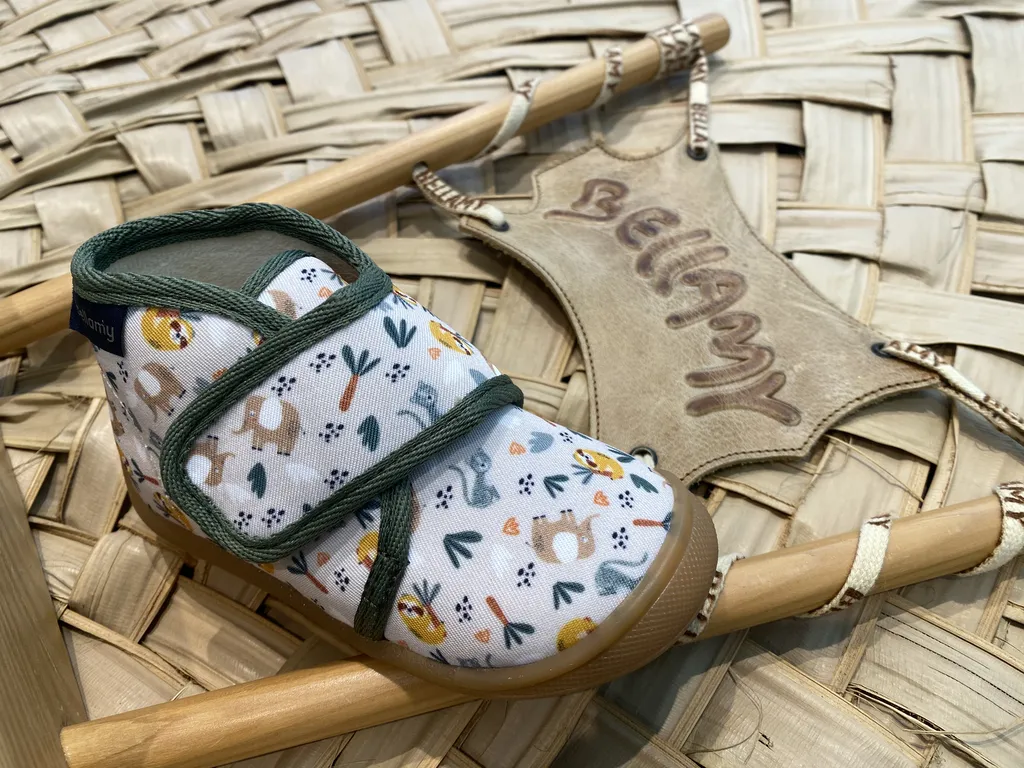 Pantoufles bébé antidérapant près de Saint Emilion 