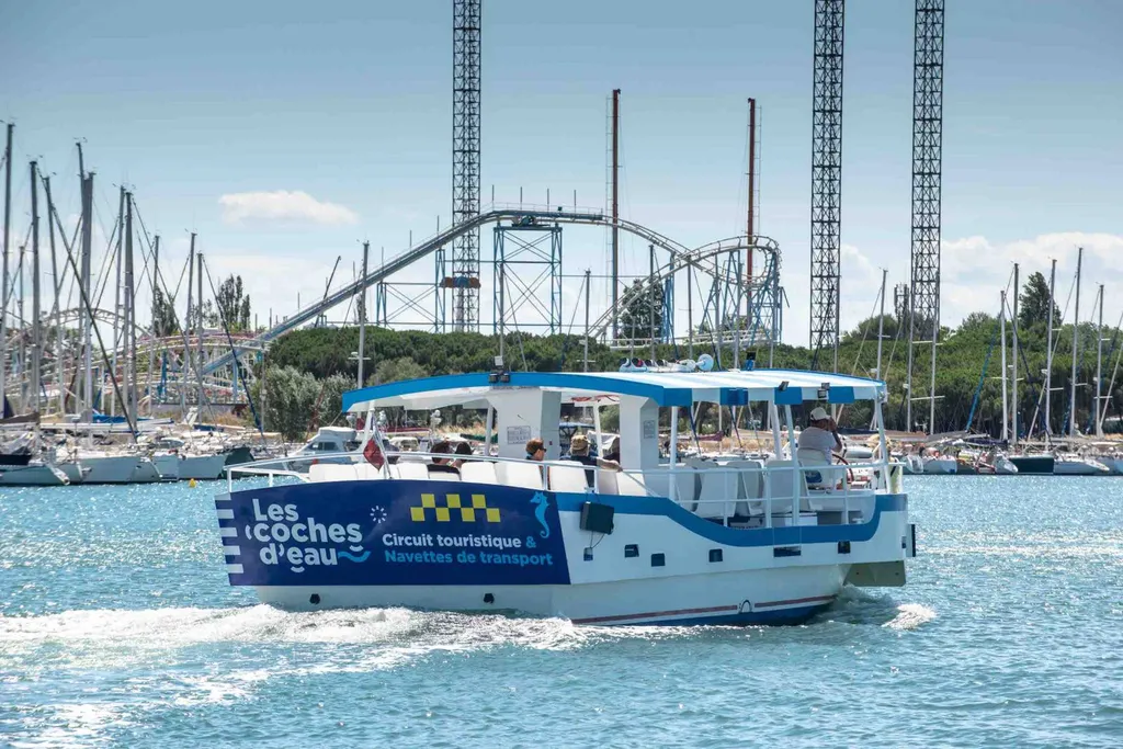 Les Coches d'eau Cap d'Agde à 9km du Camping Le Mas de la Plage à Vias-Plage