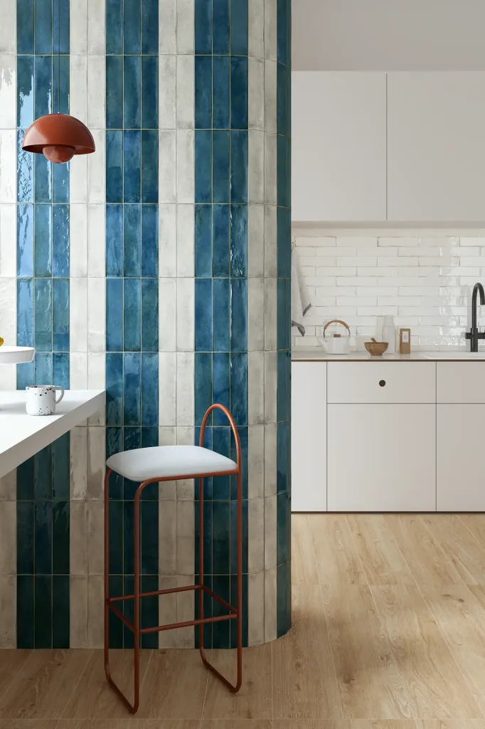 À Dieppe centre, le Zellige FUSION habille une niche de douche avec une esthétique artisanale affirmée.