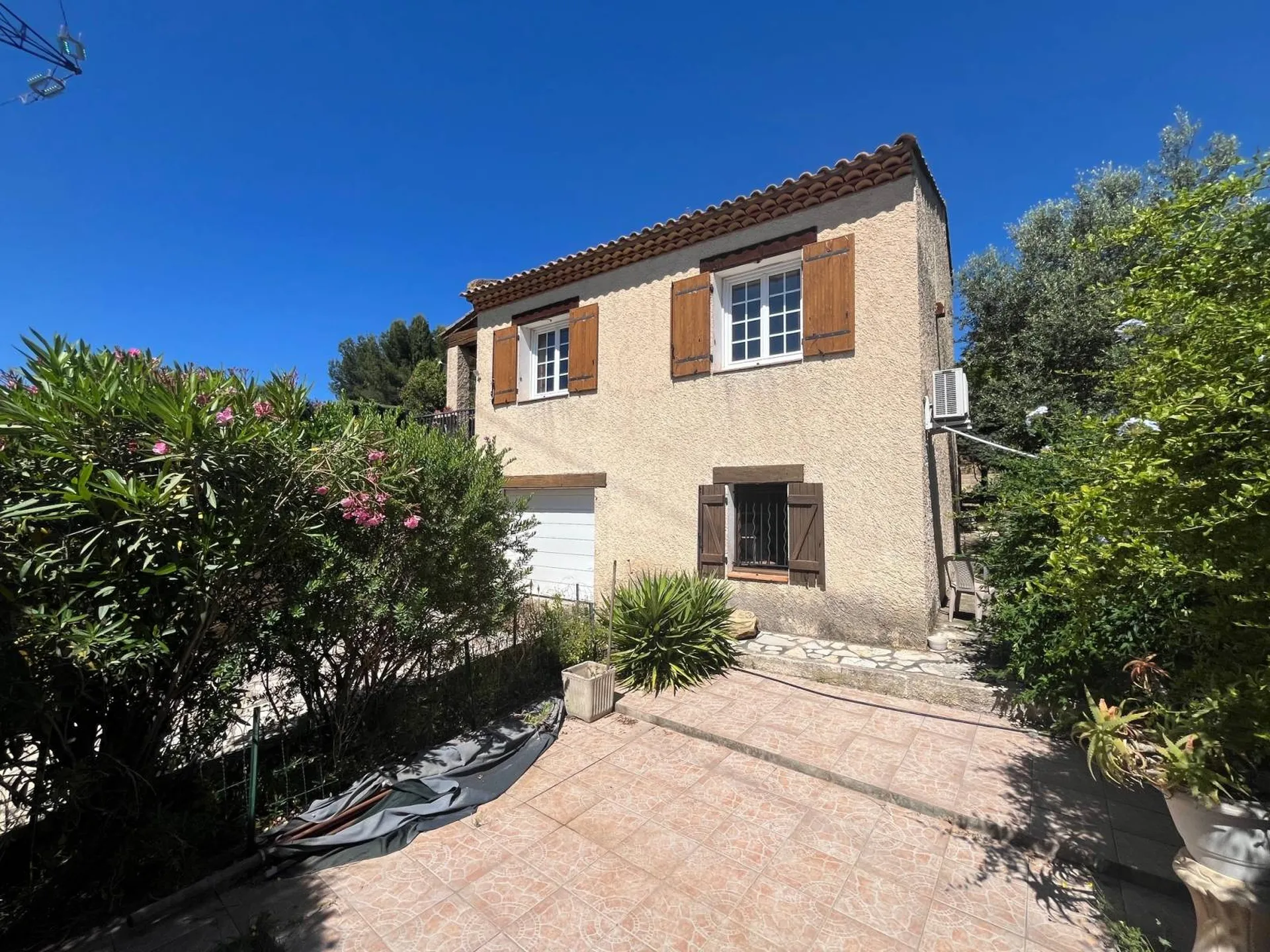 AU CALME AVEC PETITE VUE MER A LA CIOTAT