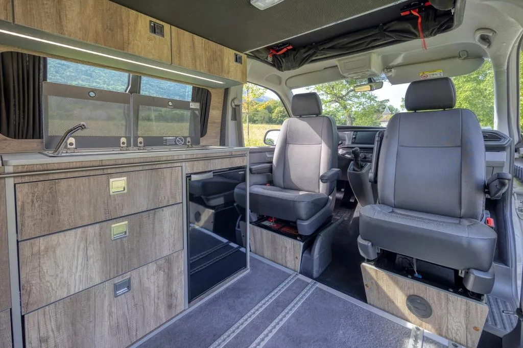 Spécialiste aménagement intérieur VW T6 Long à Lyon : transformation van sur-mesure dans le Rhône