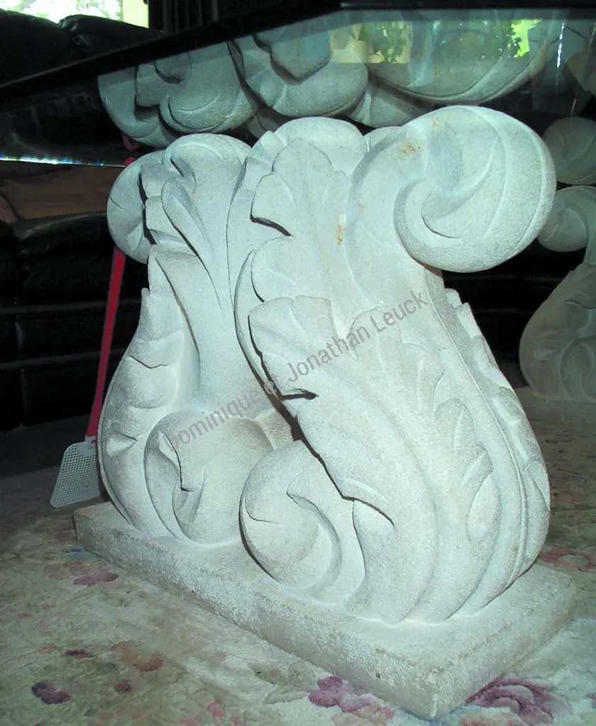 Pieds de table en pierre d'Estaillades