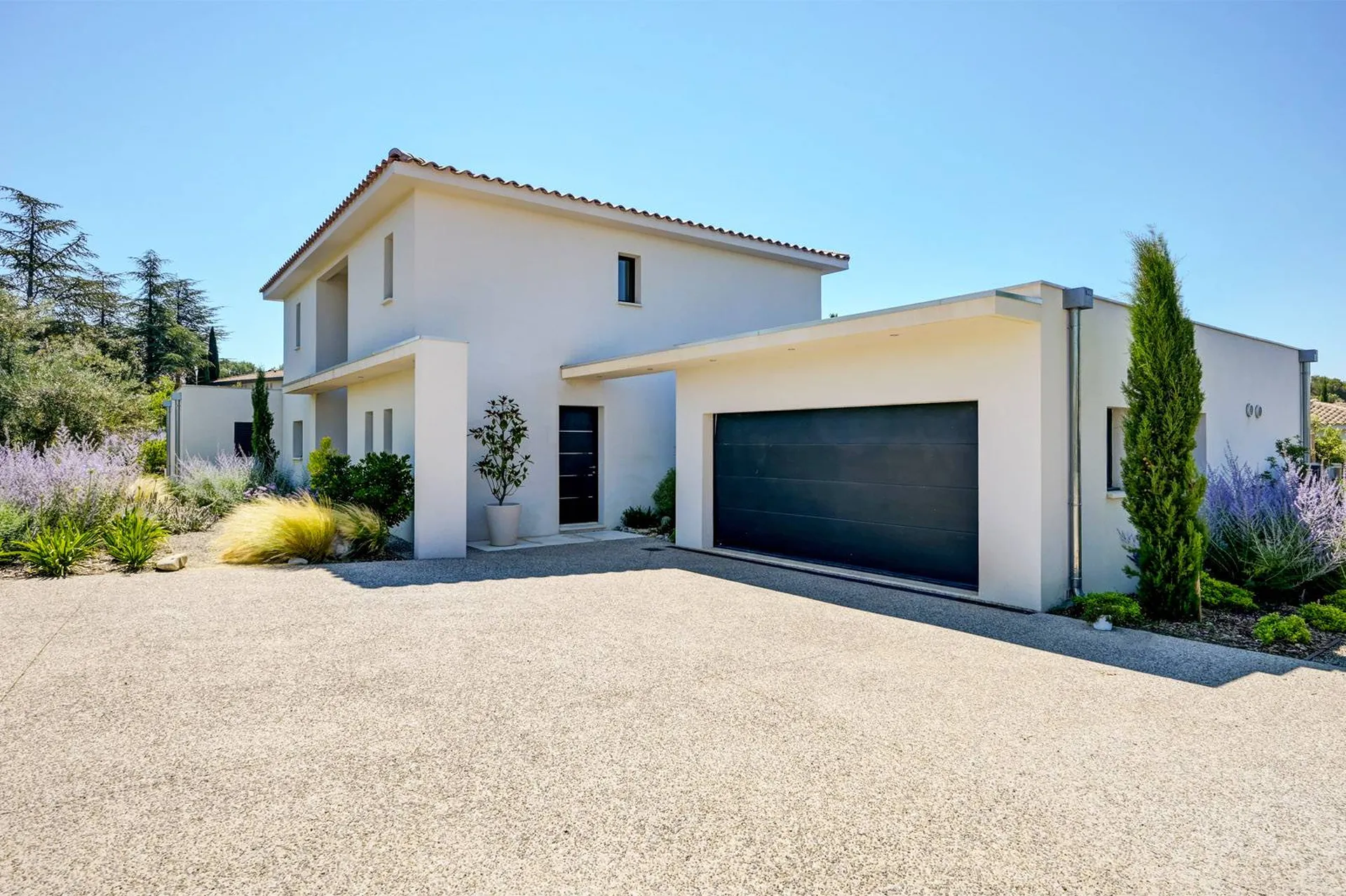 Elégante réalisation de villa contemporaine à Aix en Provence dans les Bouches du Rhône