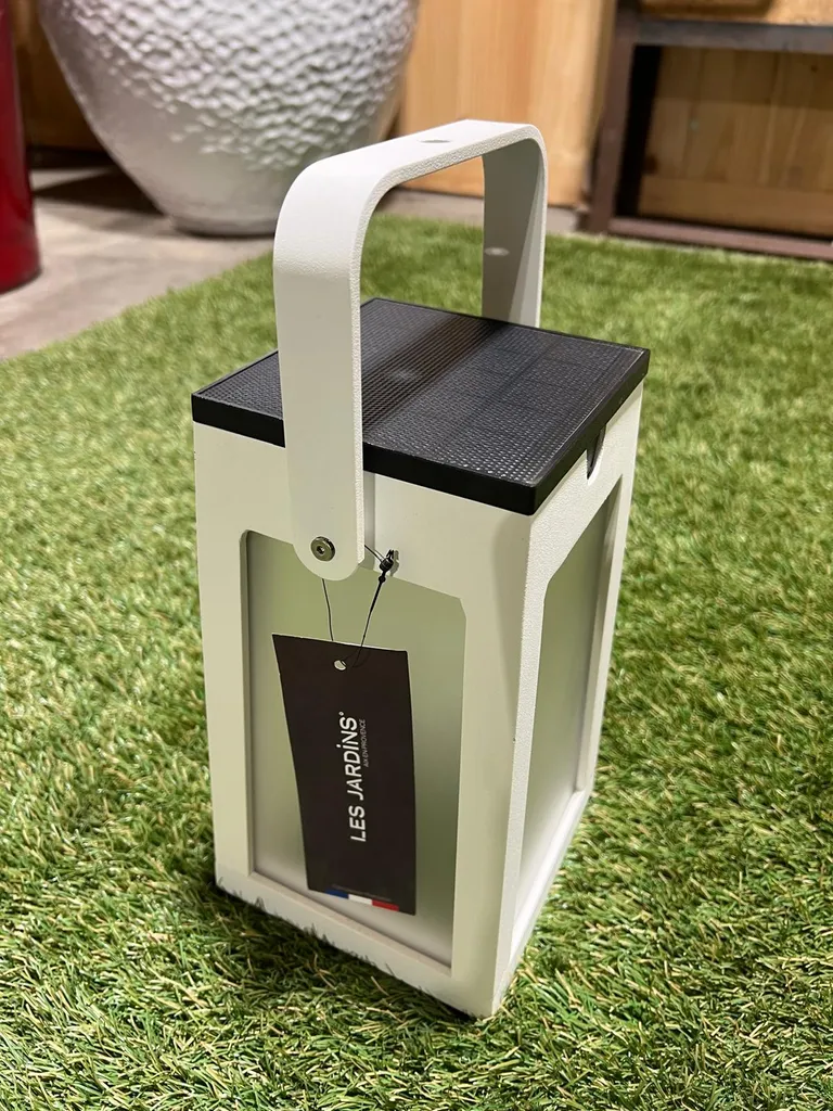 DESTOCKAGE EXCEPTIONNEL SUR DES FINS DE SÉRIE À LA BOUTIQUE : MOBILIER DE JARDIN, LUMINAIRES, BARBECUES