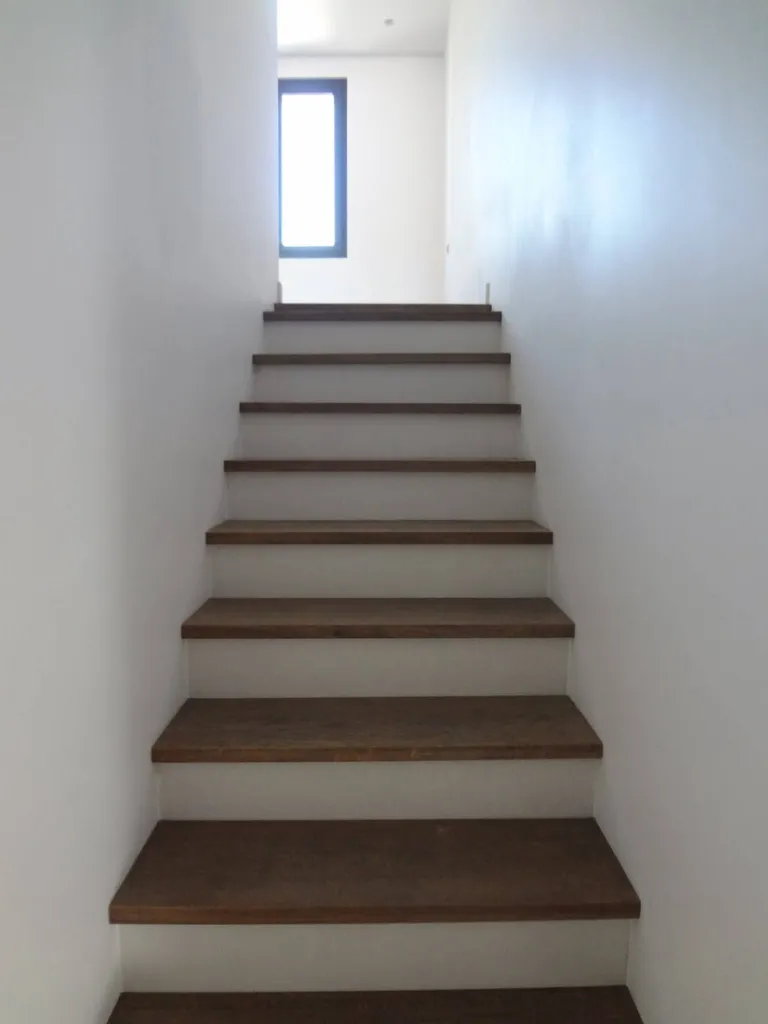 marche d'escalier sur mesure en bois