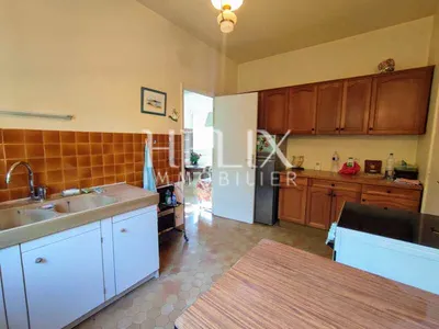 Maison familiale de 130 m2 sur 937 m2 de terrain comprenant 5 chambres, un grand double séjour et un sous-sol