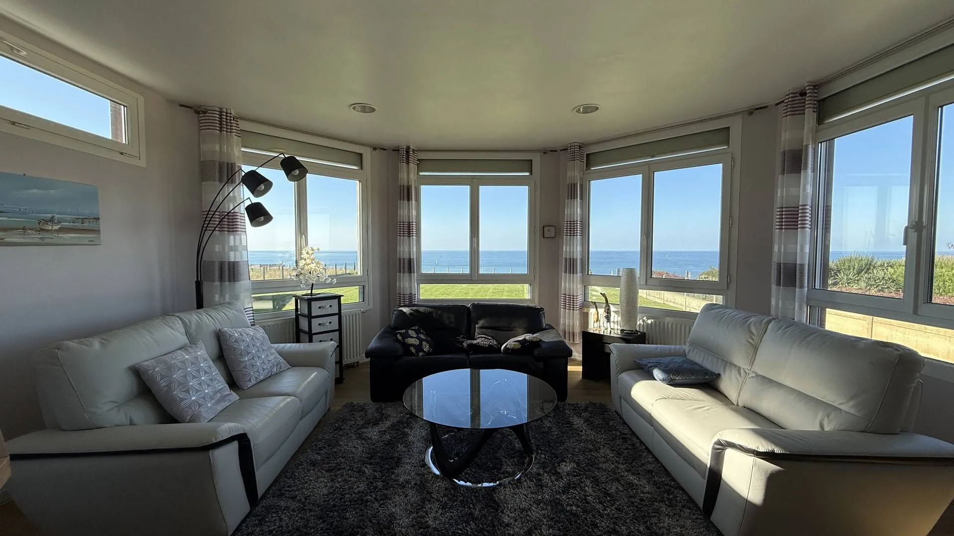 Immobilier Dieppe – achat maison familiale : quatre chambres à l’étage, parfaites pour accueillir une grande famille.