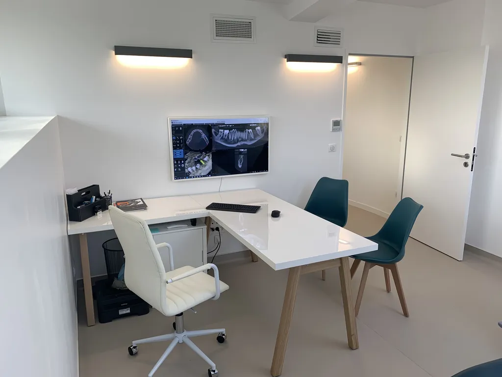 Cabinet dentaire à Marseille Saint-André: Dr Philippe TOURROLIER