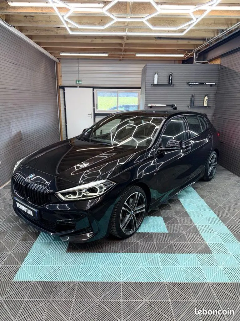 Achat d'une BMW Série 1 118i F40 avec Virtual Cockpit un apple car play et un siège chauffant électrique avec boîte auto à Viry en Haute-Savoie