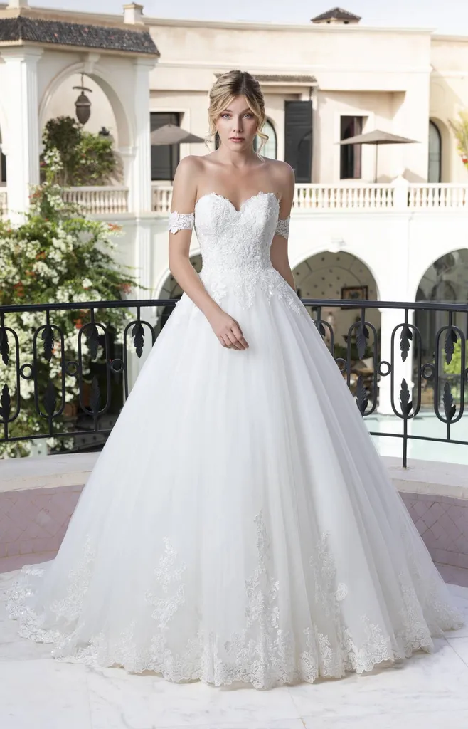 Robe de mariée princesse grande taille à Marseille.