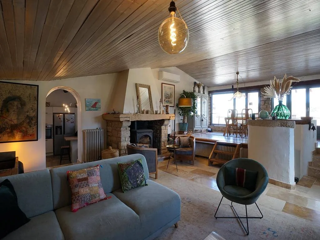 Majestueuse maison de village avec terrasse panoramique XXL   