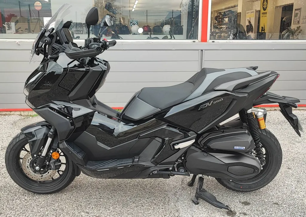 HONDA ADV 350 DU 06/2025 AVEC 1200KM.