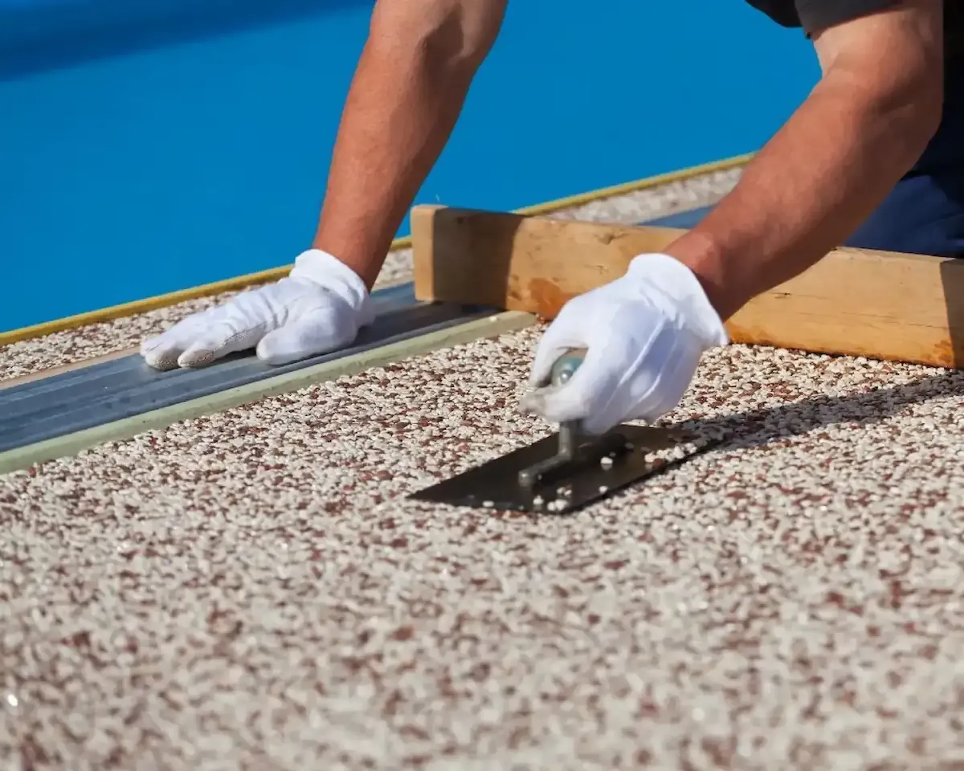 Création d'espace extérieurs moquette de pierre granulat de marbre résine Drôme 26 Ardèche 07 Isère 38 Rhône-Alpes sols drainants et résistants STONEO