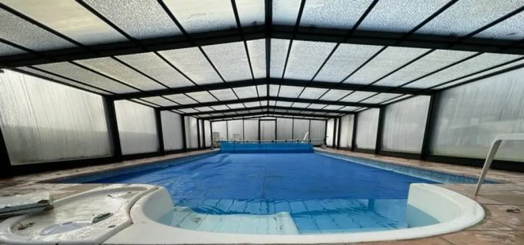 A saisir magnifique maison plain-pied de 220 m² sur un terrain de 1890 m² avec piscine commune de ST AUBIN LES ELBEUF 76410