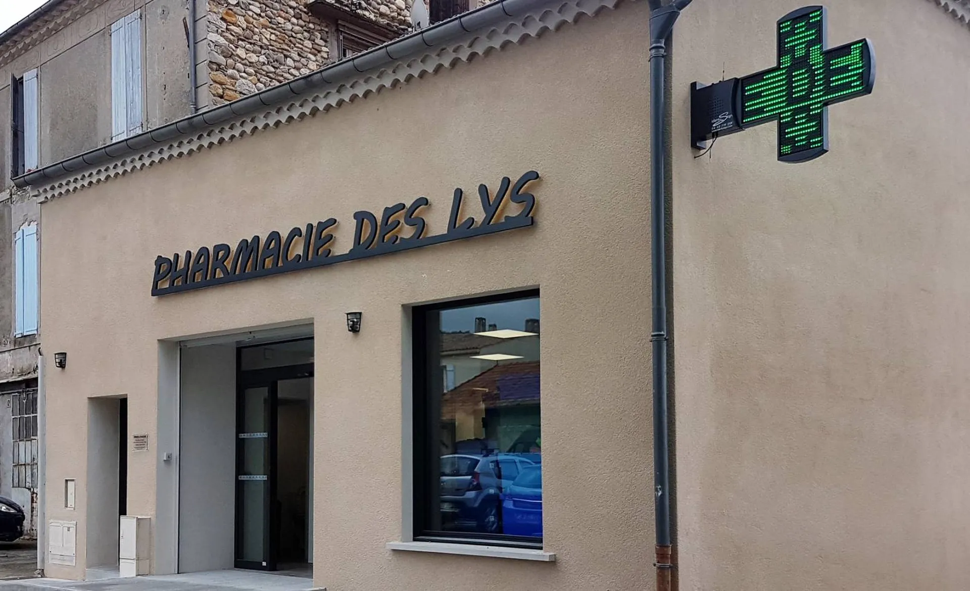enseigne lumineuse et croix de pharmacie à diodes martigues