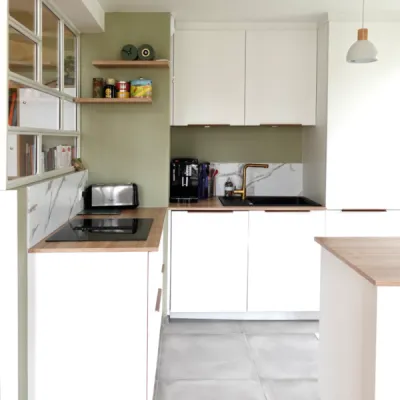 Cuisine contemporaine avec matériaux qualitatifs et rangements intégrés, par l’Atelier D. architecte d’intérieur à Bordeaux