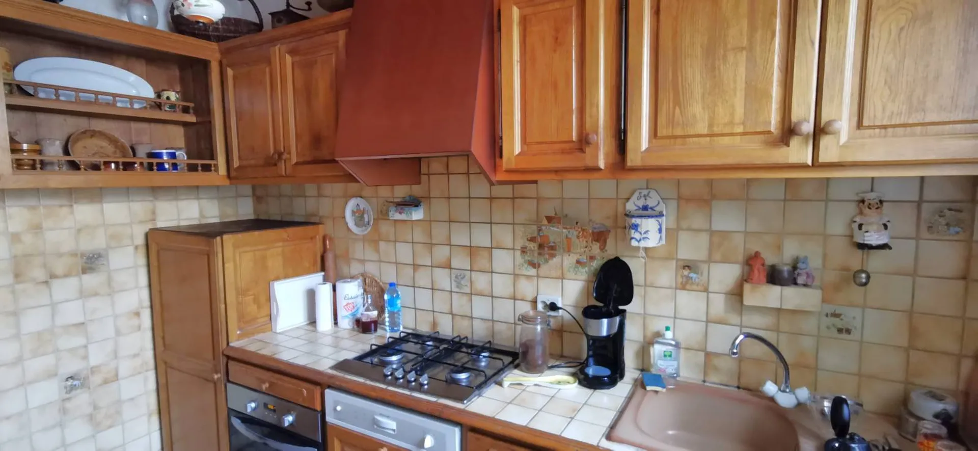 Maison T5/6 Cassis à proximité du port à pied avec garage et bénéficiant d'une vue dégagée sur le Cap