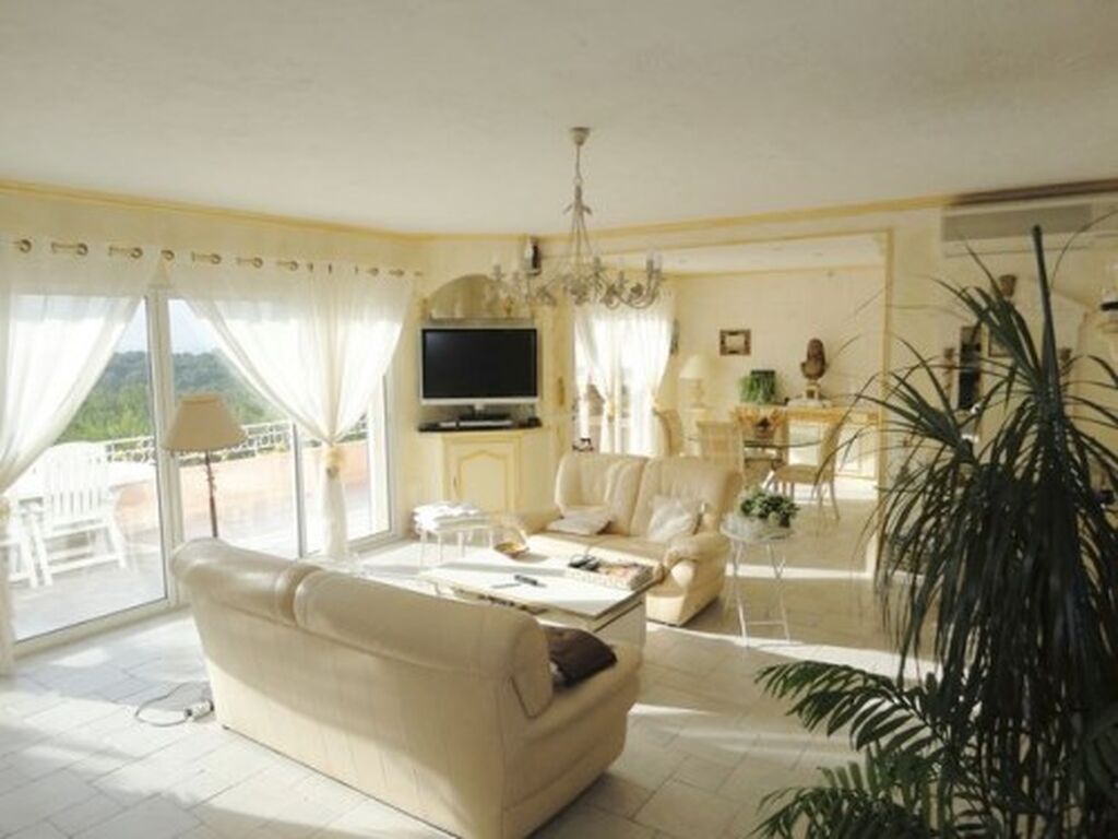 Villa en vente sur Carnoux en Provence avec deux logements, piscine, pool house