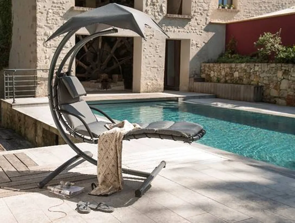 Bain de soleil suspendu