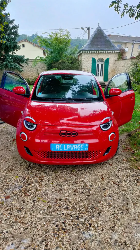 nettoyage intérieur extérieur à domicile sur le secteur 38 pour cette Fiat 5 électrique