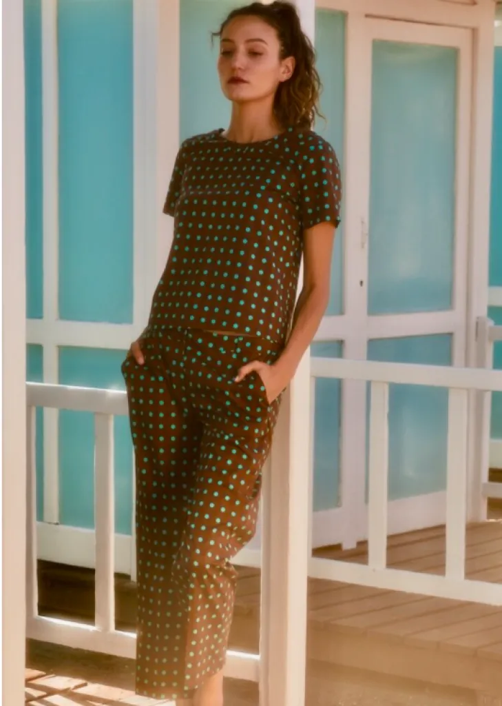 Laura Urbinati, une collection simple mais sophistiquée qui joue avec des imprimés.