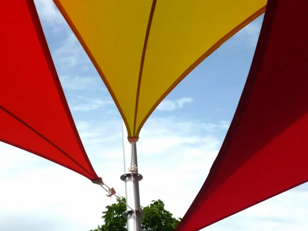 Vente voiles d'ombrages triangle et carré Vaison la Romaine 