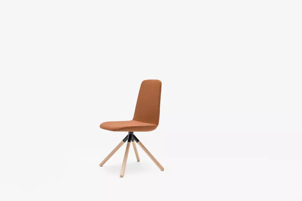 Chaise Ultim piètement bois design haut de gamme : confort ergonomique, matériaux certifiés – disponible en région PACA