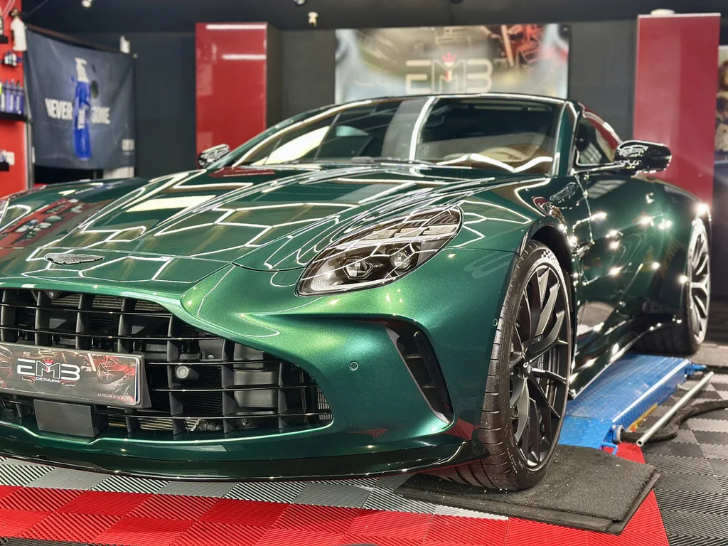 protection carrosserie PPF traitement céramique sur Aston martin Vantage Lyon 
