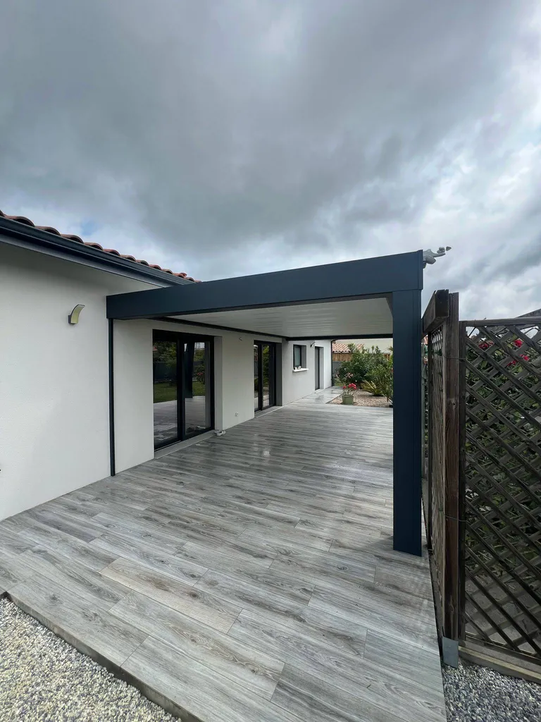 Pergola bioclimatique à Mios à lames rétractables sur mesure  secteur Bassin d'Arcachon