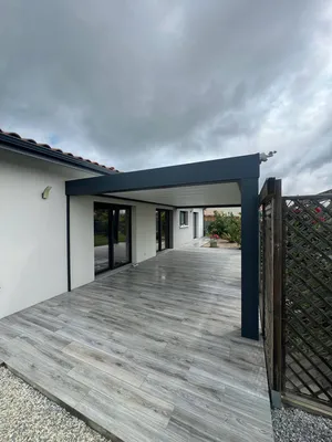 Pergola bioclimatique à Mios à lames rétractables sur mesure  secteur Bassin d'Arcachon