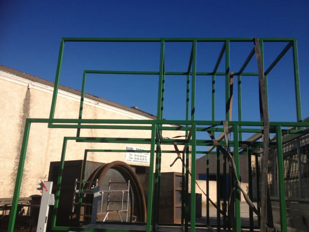 REALISATION SUR MESURE ETAGERES EN FER POUR RANGEMENT PALETTES ISTRES