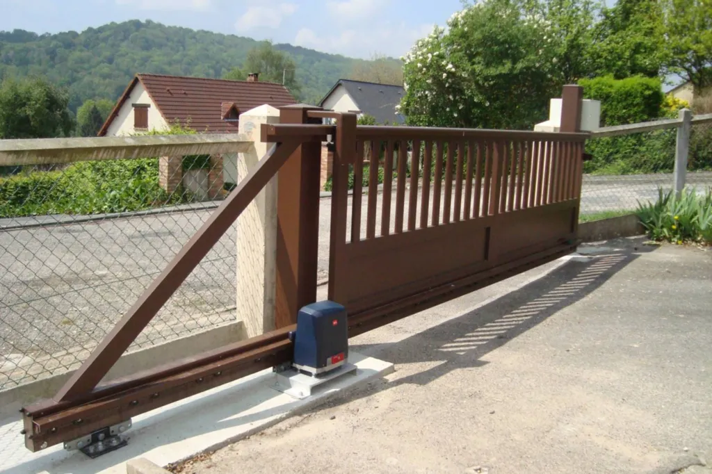 Poseur de portail autoportant aluminium en Normandie