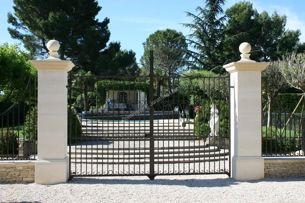 Piliers de portail en pierre