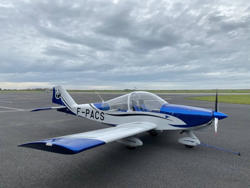 Trouver une entreprise au Havre pour réaliser le flocage, covering d'un petit avion biplace