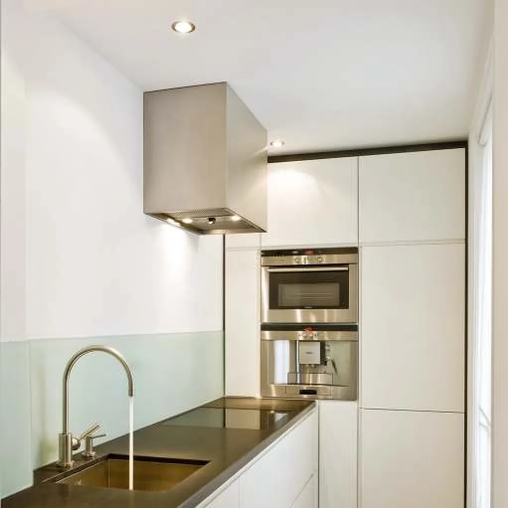 Cuisine avec plan de travail inox et hotte murale PSW Bordeaux