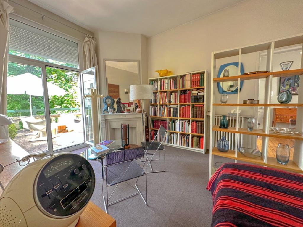 À vendre appartement  avec terrasse plus appartement  annexe