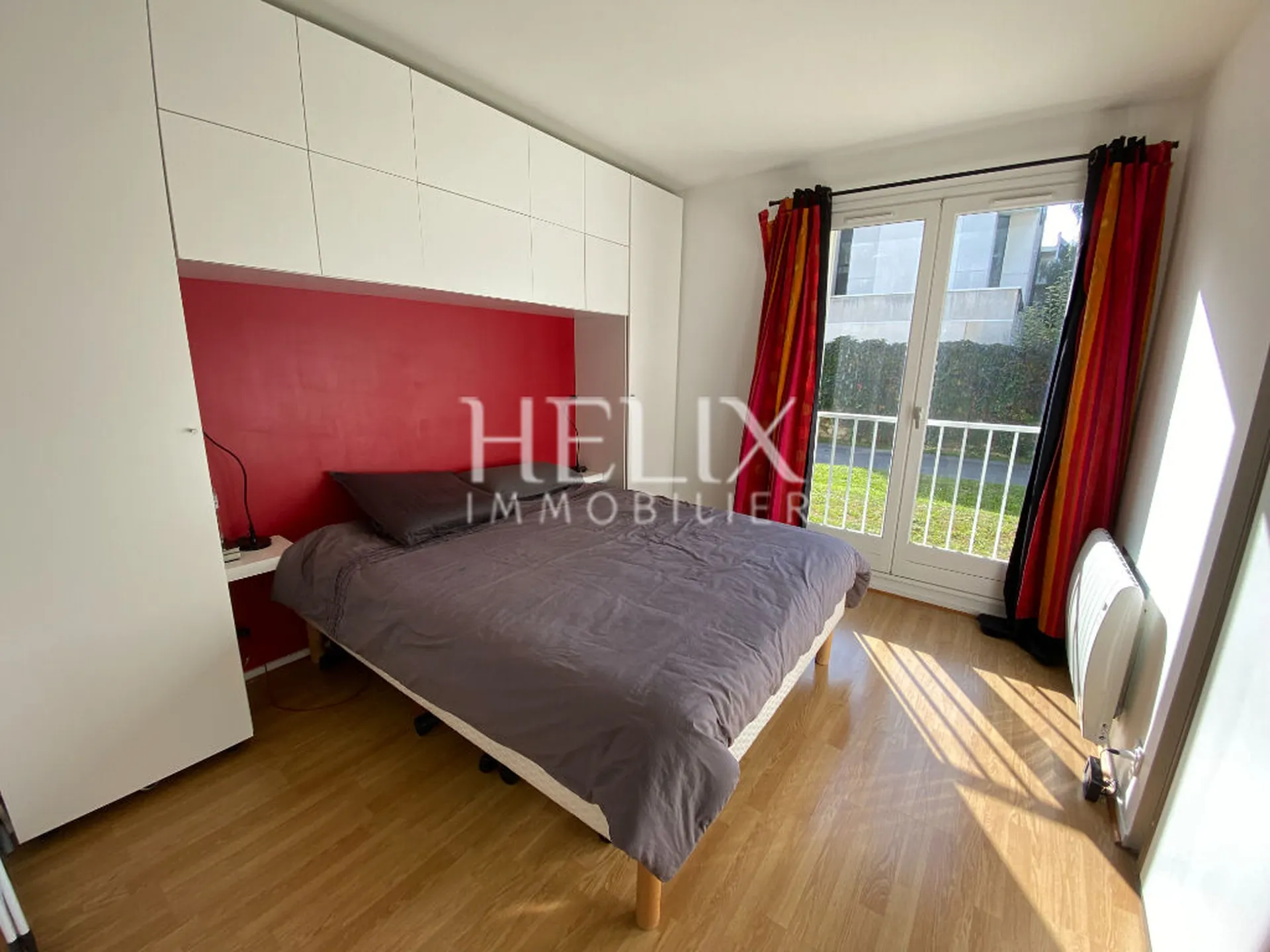 Le Pecq, sous les terrasses de saint Germain en Laye. 
3 pièces au sein d'un magnifique parc.