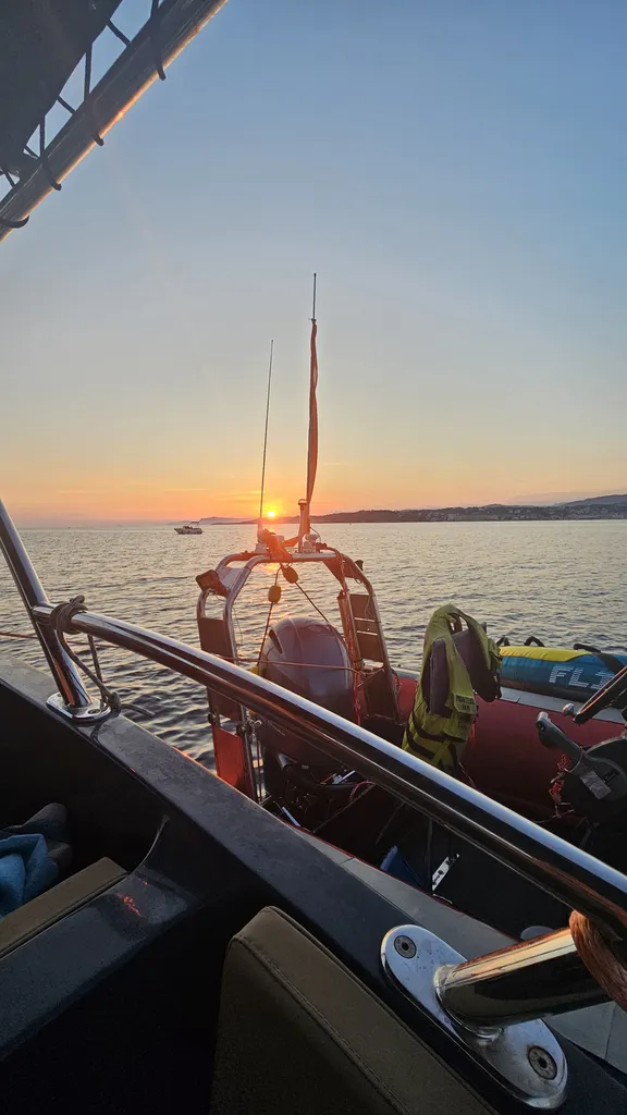 Coucher du soleil sur Marseille pendant un vol en parachute ascensionnel au-dessus de la Méditerranée