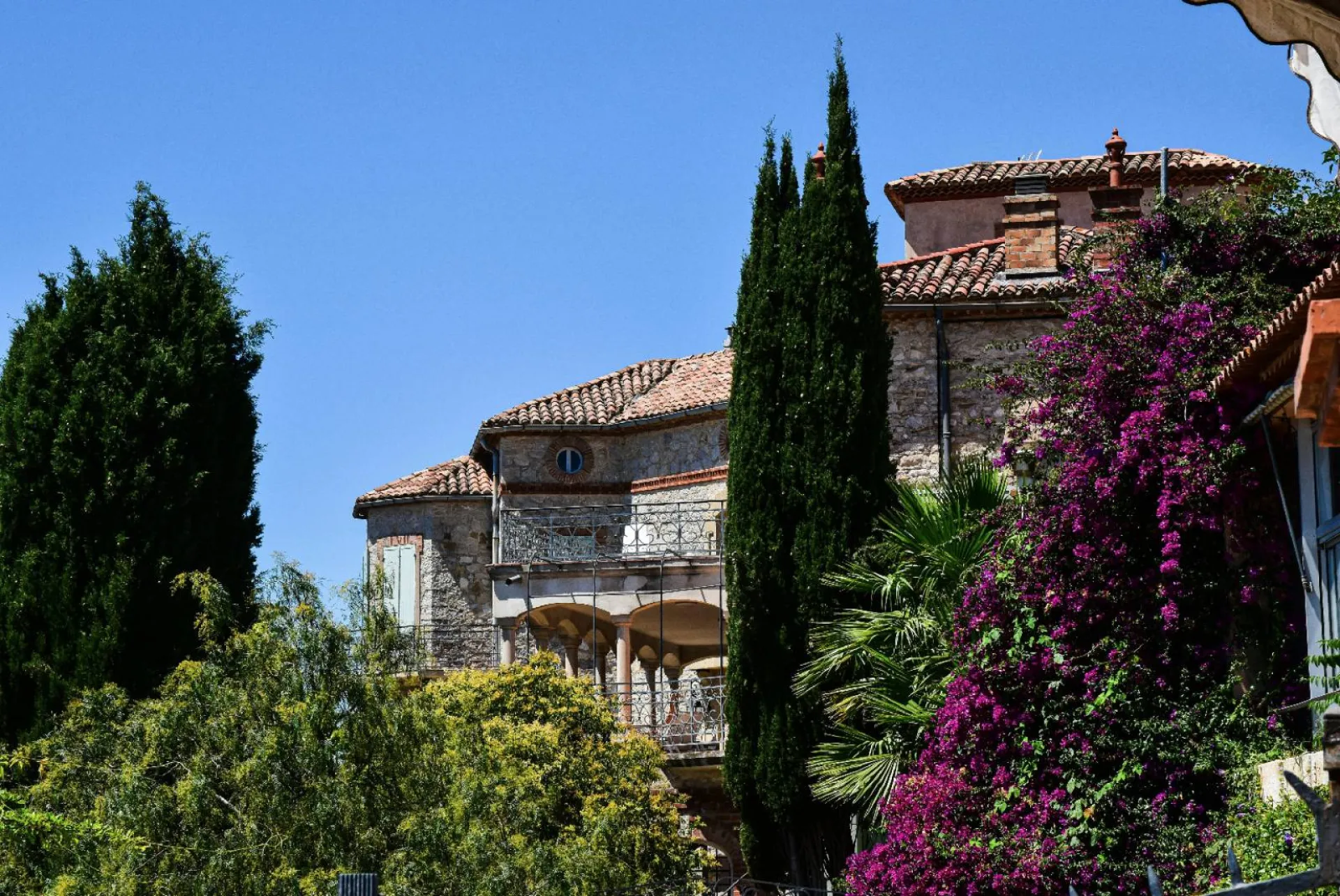 Conception de jardin provençal moderne à Saint-Rémy-de-Provence