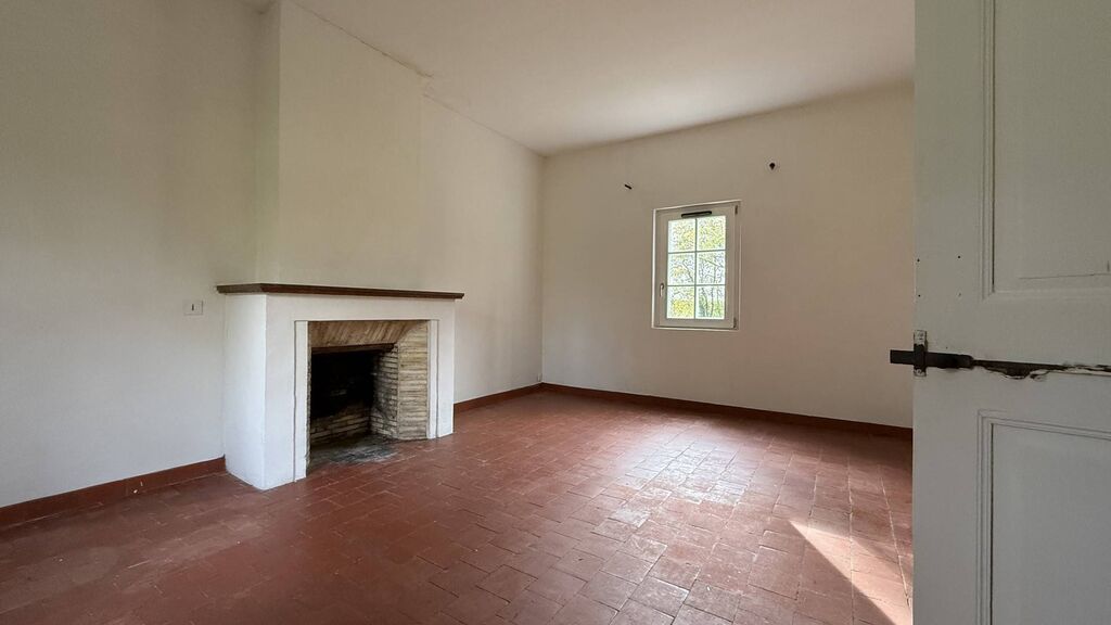 Maison à vendre avec 3 chambres et bureau, parfaite pour une famille ou résidence secondaire.